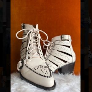 COACH - 10 - Paisley Leather Bootie - Chalk